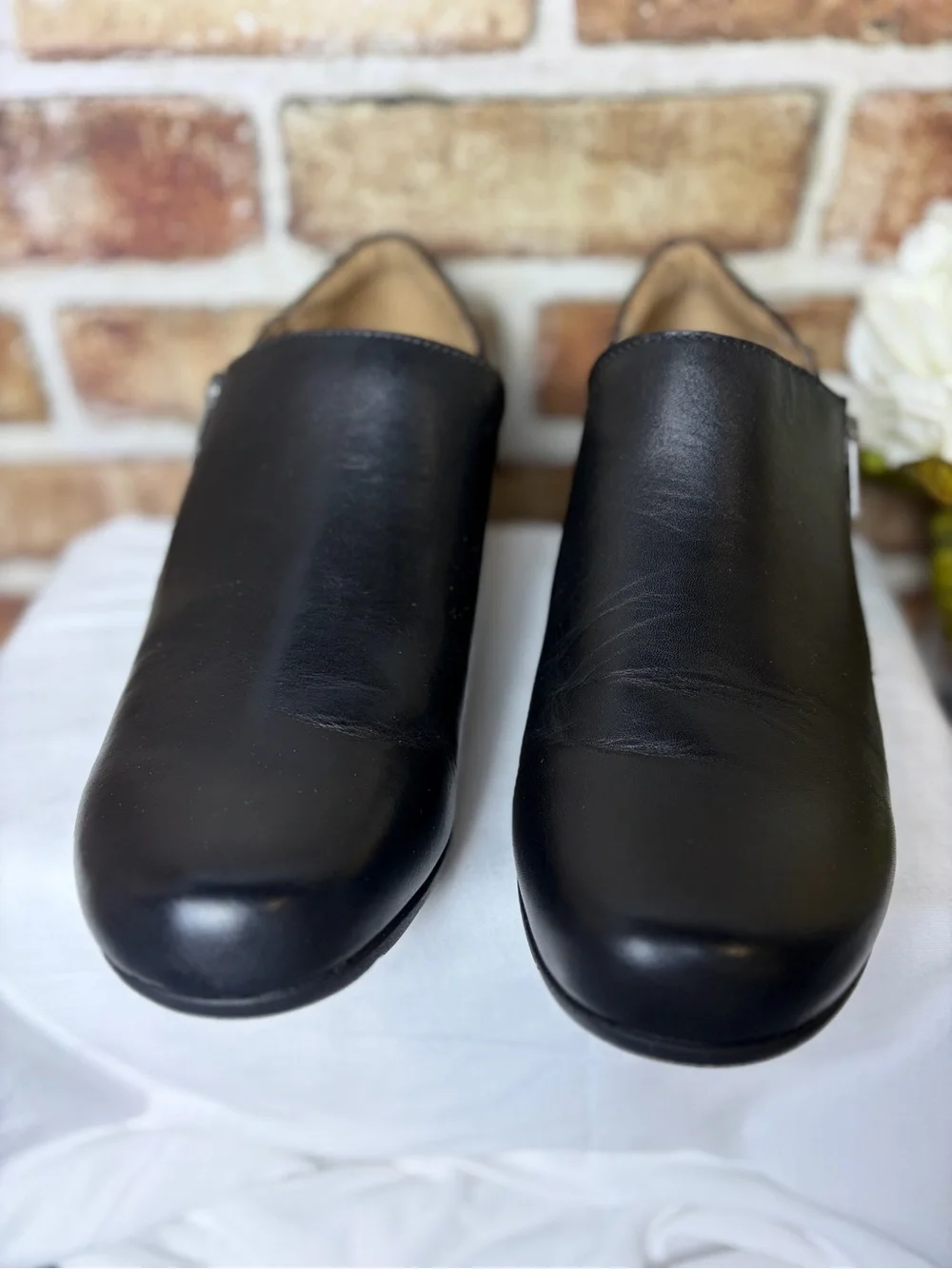 Taos Footwear classic black